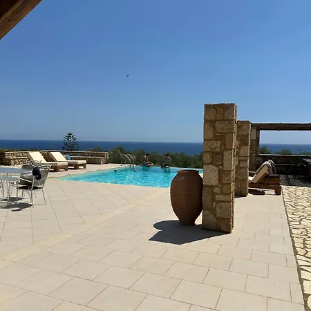 Onirozo Private Villa *