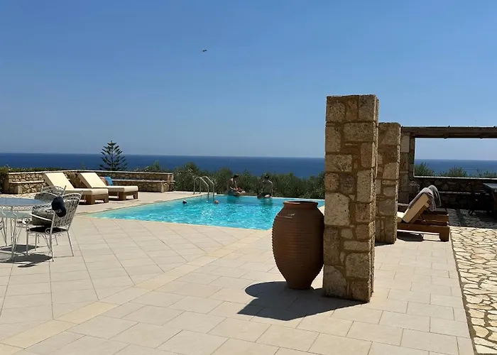 Onirozo Private Villa *